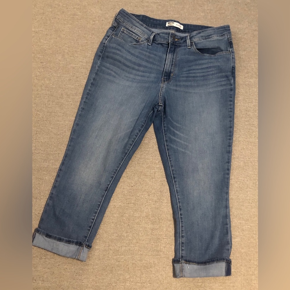 Levi’s Mid Rise Capri Cuffed 12 Waist 31
